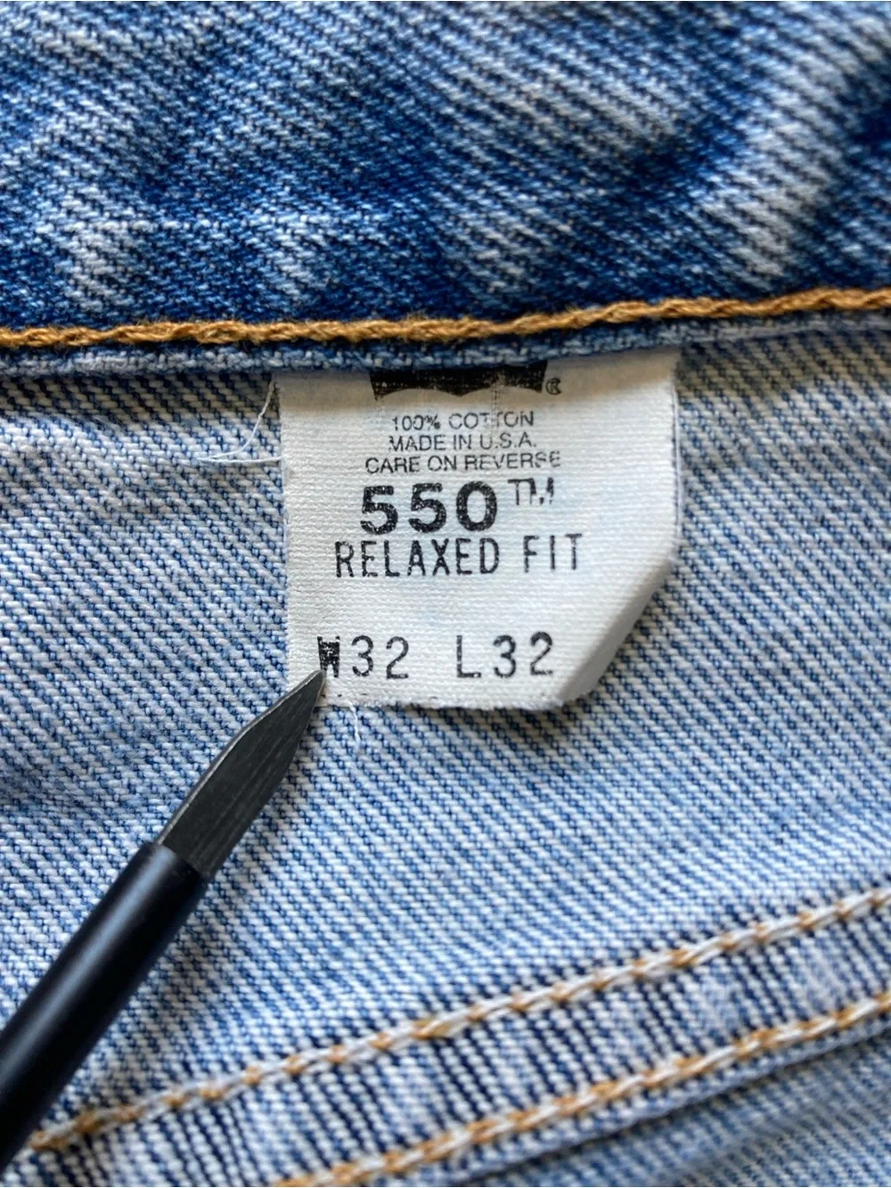 VTG Y2K ‘99 Levi’s 550 Relaxed Fit Mens 32x32 Light Wash Denim Blue Jeans USA - Picture 2 of 11